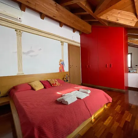 The Pretty Attic Milán